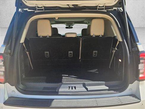 Used 2022 Ford Expedition Limited image 8