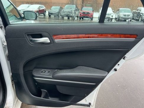 Used 2014 Chrysler 300 AWD w/ Driver Convenience Group image 13