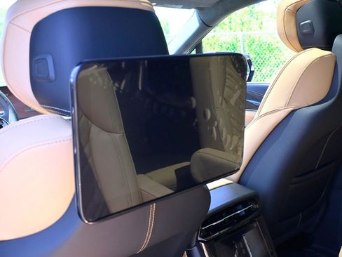 New 2025 Cadillac Escalade IQ Luxury 2 image 31