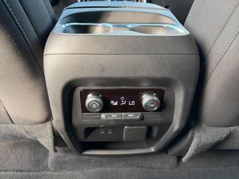 Used 2025 GMC Acadia Elevation image 10