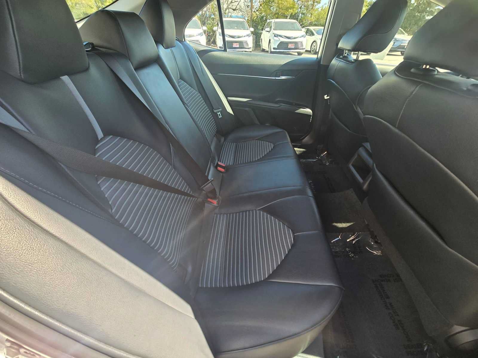 Used 2019 Toyota Camry SE FWD image 12