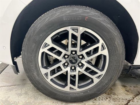 Used 2025 Ford Expedition Active image 28