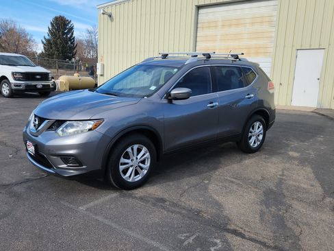 Used 2016 Nissan Rogue SV image 3