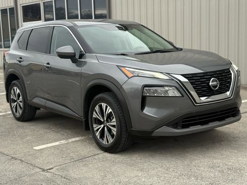 Used 2021 Nissan Rogue SV image 3
