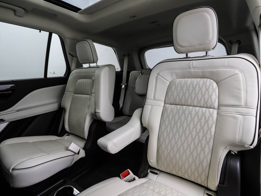 Used 2023 Lincoln Aviator Black Label w/ Dynamic Handling Package AWD/4WD image 23
