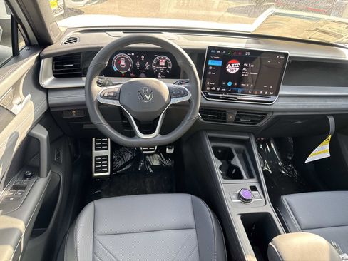 New 2026 Volkswagen Tiguan SE R-Line image 9