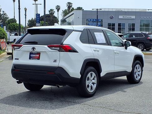 Used 2022 Toyota RAV4 LE AWD/4WD image 5