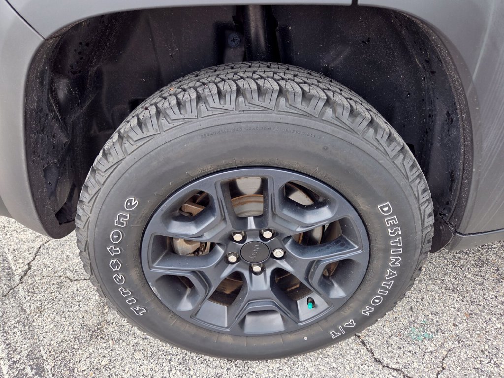 Certified 2022 Jeep Cherokee Latitude w/ Sun & Sound Group AWD/4WD image 19
