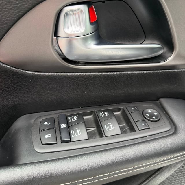 Used 2025 Chrysler Pacifica Select FWD image 15