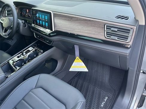 New 2025 Volkswagen Atlas SEL image 27