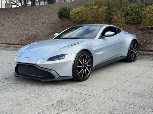 Used 2020 Aston Martin V8 Vantage Coupe image 18