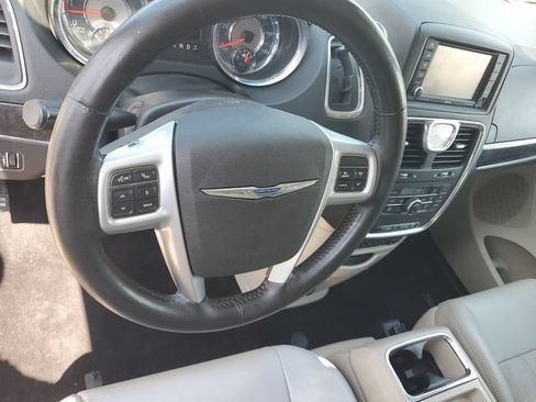 Used 2013 Chrysler Town & Country Touring-L w/ Premium Group FWD image 13