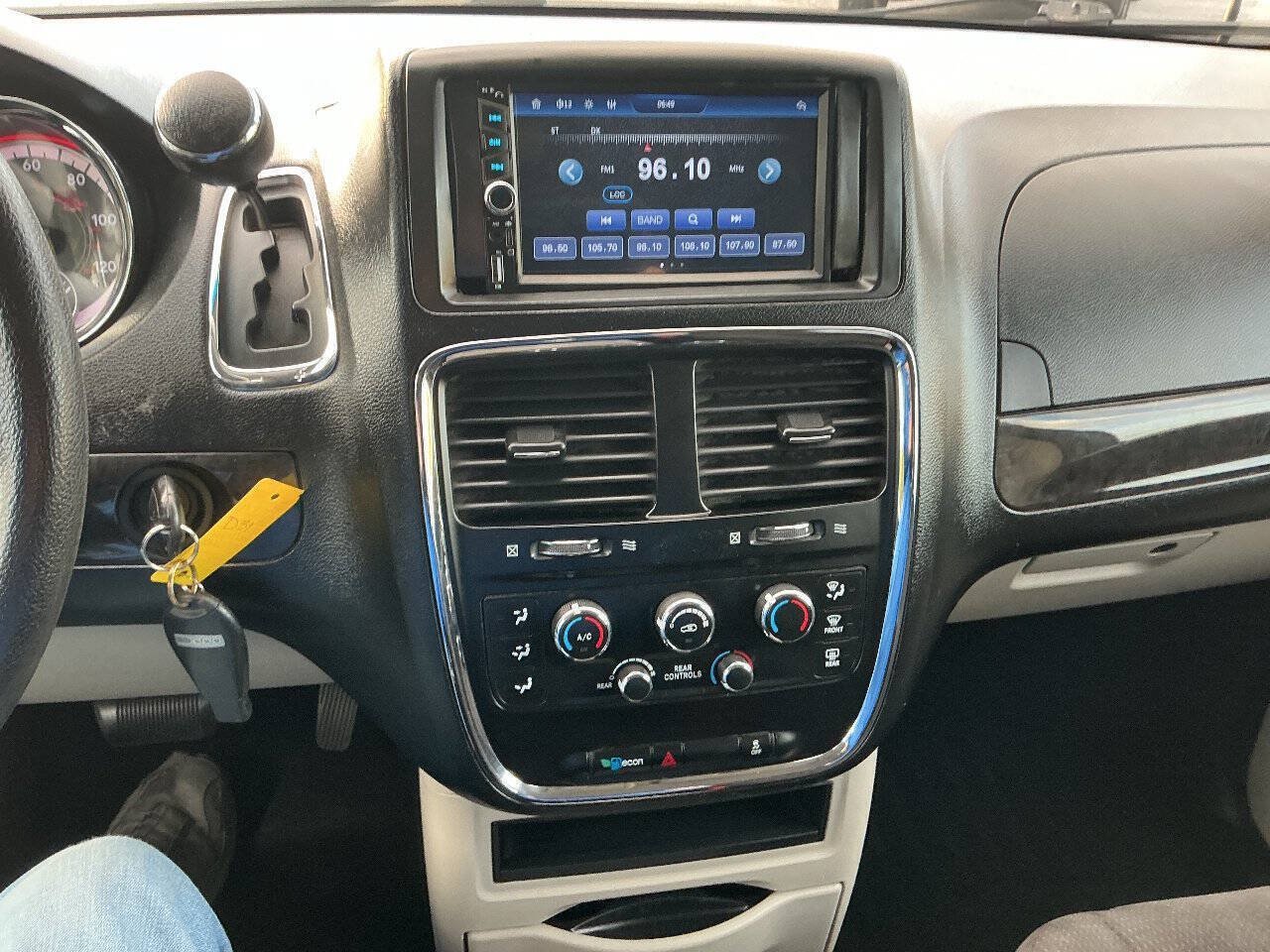 Used 2012 Dodge Grand Caravan SE FWD image 25