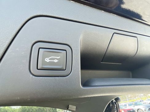 Used 2023 Buick Envision Avenir image 12