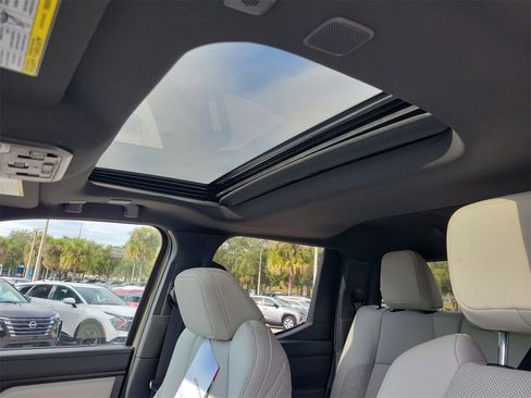 Used 2025 Toyota Tacoma Limited image 17