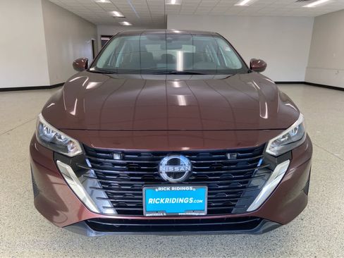 Used 2024 Nissan Sentra SV image 3