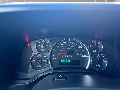 Used 2024 Chevrolet Express 2500 w/ Driver Convenience Package image 25