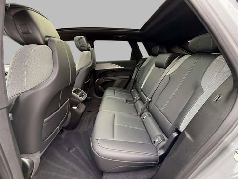 Used 2024 Cadillac Lyriq Tech image 19