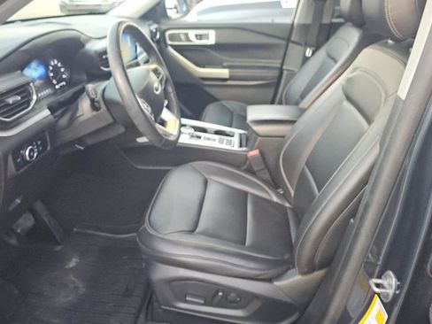 Used 2023 Ford Explorer XLT w/ Equipment Group 202A image 3