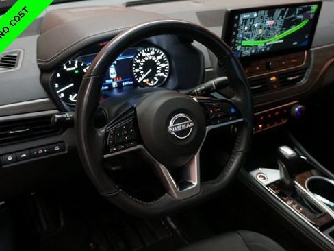 Certified 2024 Nissan Altima 2.5 SV w/ SV Premium Package image 9