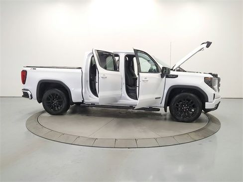 Used 2023 GMC Sierra 1500 Elevation image 17