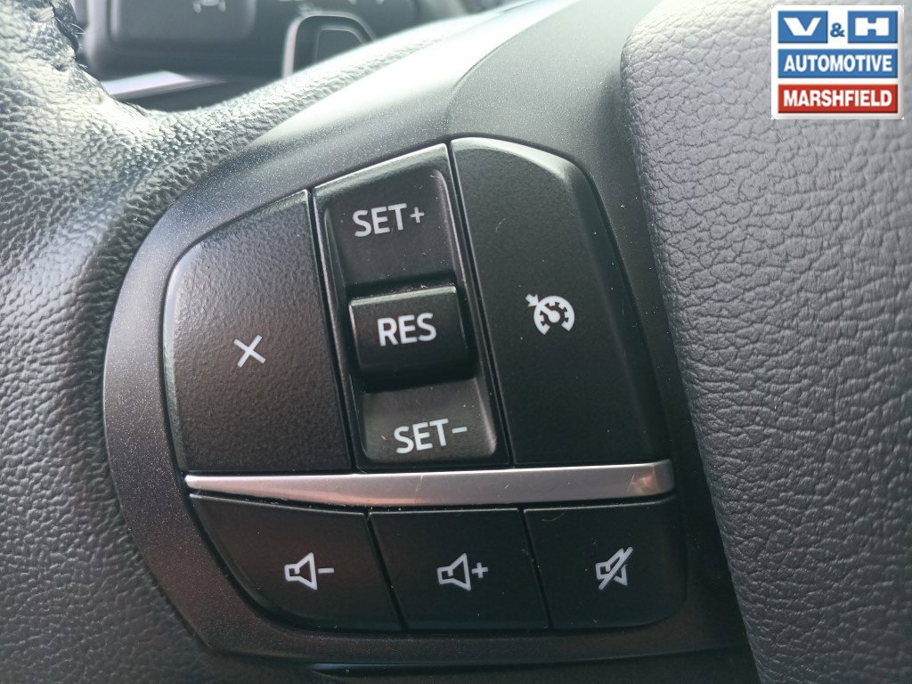 Used 2020 Ford Explorer XLT w/ Equipment Group 202A AWD/4WD image 4