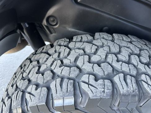 Used 2018 Jeep Wrangler Unlimited Sahara AWD/4WD image 19