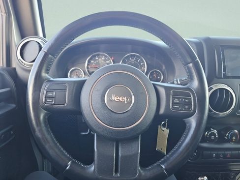 Used 2018 Jeep Wrangler Unlimited Sahara AWD/4WD image 27