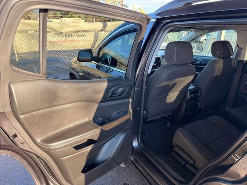 Used 2018 GMC Acadia SLE w/ Driver Alert Package I image 17