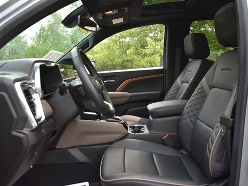 Used 2024 GMC Canyon Denali AWD/4WD image 14