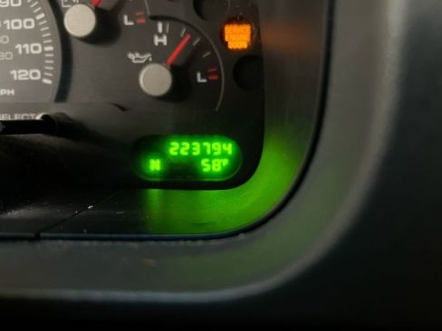 Used 2004 Ford Explorer XLT image 13