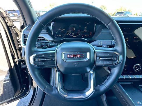 Used 2025 GMC Acadia Elevation image 11