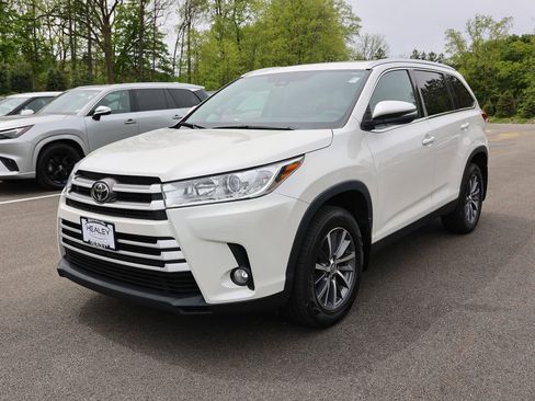 Used 2019 Toyota Highlander XLE AWD/4WD image 3