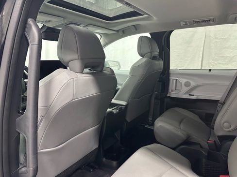 Used 2025 Toyota Sienna XLE image 50