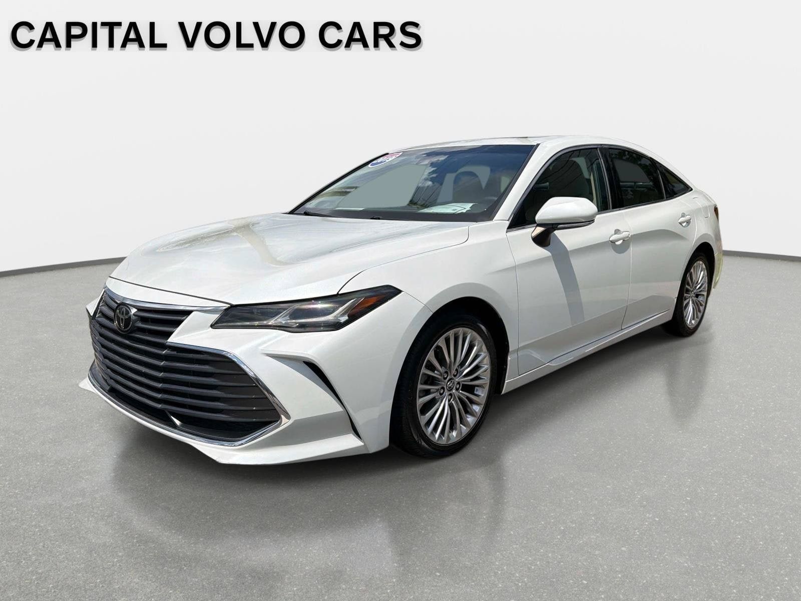 Used 2019 Toyota Avalon Limited FWD image 1