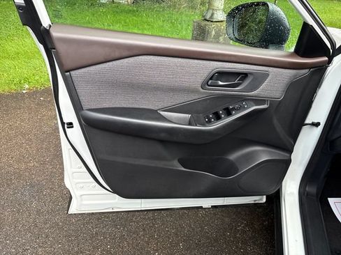 Used 2023 Nissan Rogue S AWD/4WD image 7