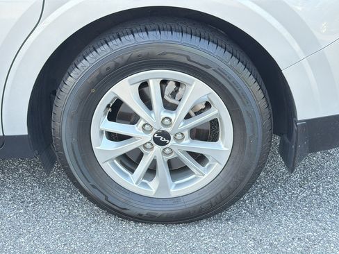 Used 2023 Kia Carnival LX FWD image 33
