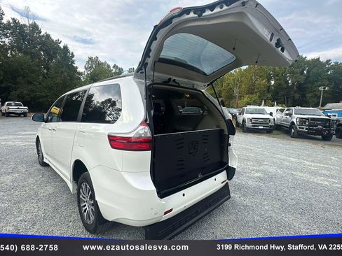Used 2020 Toyota Sienna XLE image 12