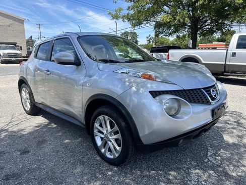 Used 2014 Nissan Juke SL AWD/4WD image 2