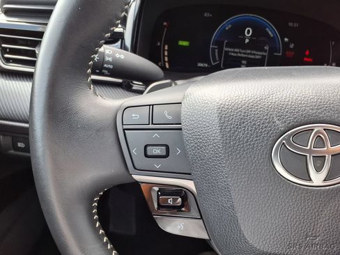 Used 2025 Toyota Camry SE FWD image 23