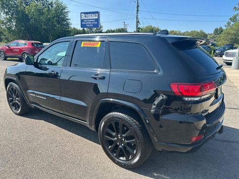 Used 2017 Jeep Grand Cherokee Altitude AWD/4WD image 2
