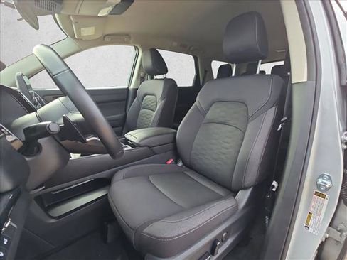 Used 2025 Nissan Pathfinder SV FWD image 15