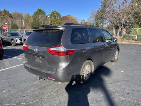 Used 2015 Toyota Sienna XLE w/ XLE Navigation Package image 10