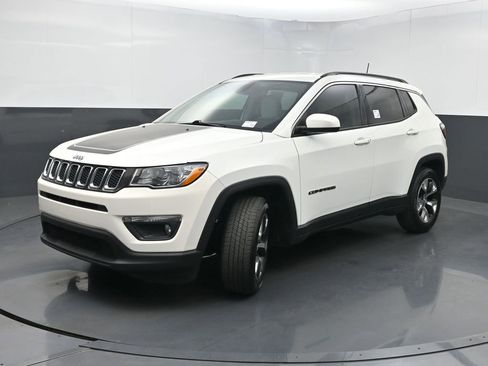 Used 2019 Jeep Compass Latitude w/ Popular Equipment Group FWD image 18