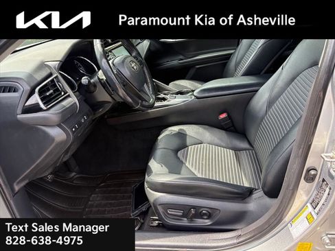 Used 2019 Toyota Camry SE FWD image 14