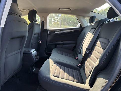 Used 2018 Ford Fusion SE w/ Fusion SE Technology Package FWD image 13