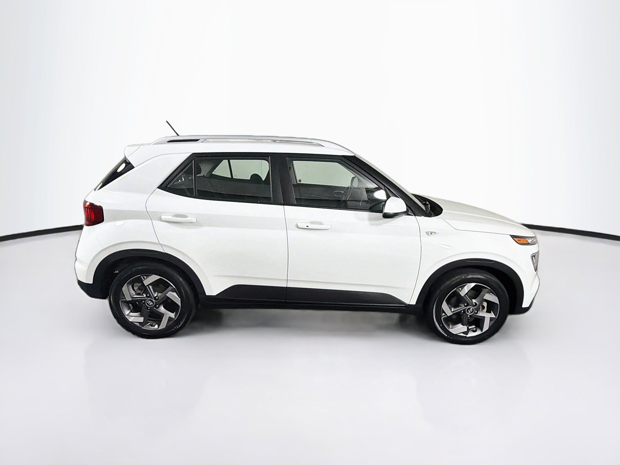 Used 2025 Hyundai Venue SEL FWD image 10