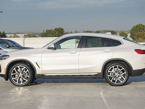 Used 2025 BMW X4 xDrive30i w/ Convenience Package AWD/4WD image 4