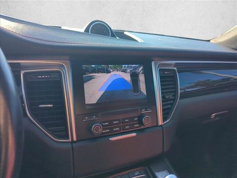 Used 2018 Porsche Macan S image 9