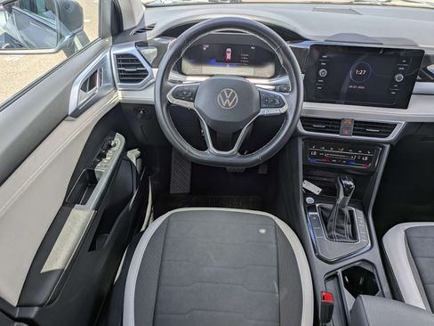 Used 2025 Volkswagen Taos SE FWD image 15